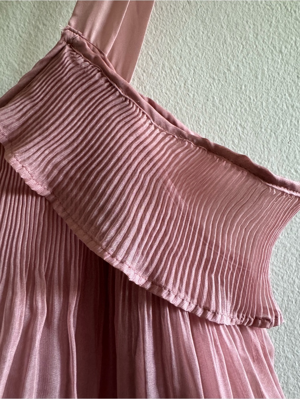 True Decadence Pleated Tiered Cold-Shoulder Maxi Dress in Blush Pink size Medium - Picture 7 of 11
